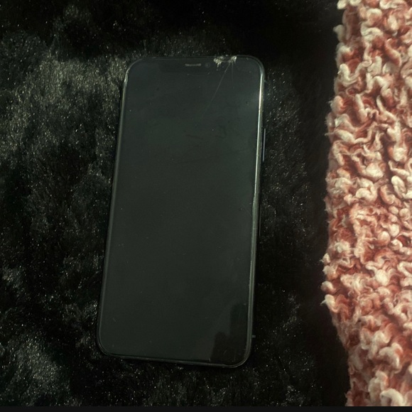 iPhone 11Pro - Picture 3 of 3